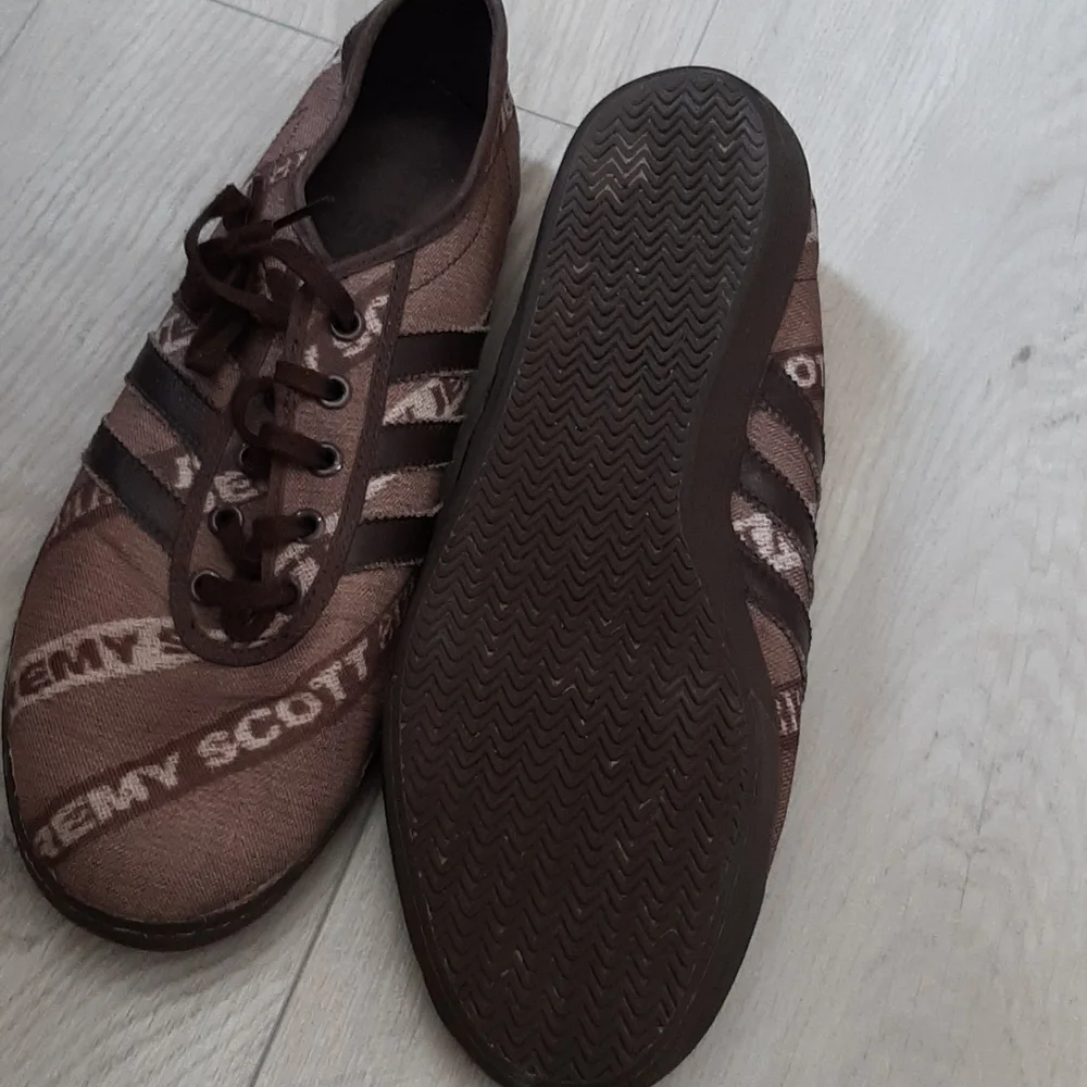 Jeremy scott Adidas runners size 9 men's - Picture 6 of 8